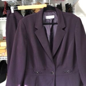 Tahari plum Blazer and pant suit